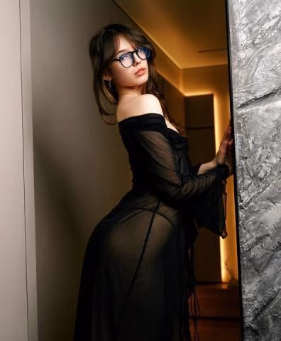 Vashi aged housewife Call Girl